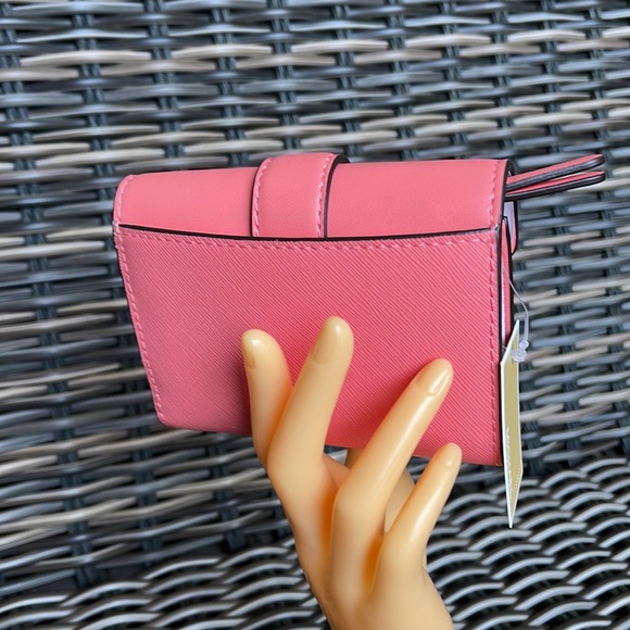 MICHAEL KORS CARMEN MEDIUM LOGO AND FAUX LEATHER WALLET GRAPEFRUIT - Picture 14 of 16